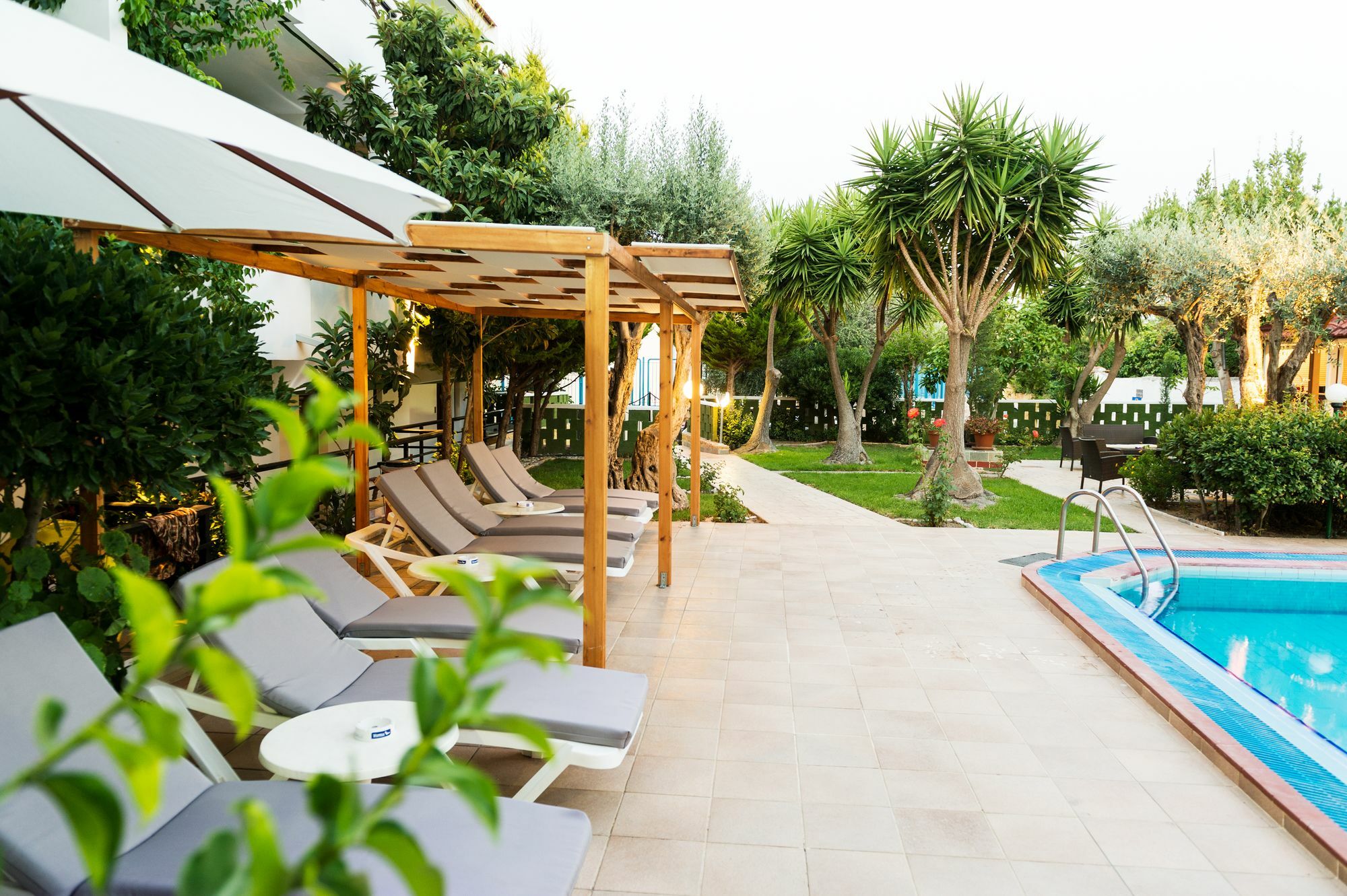 Terinikos Sunny Garden Hotel Junior Suites Ialysos  Buitenkant foto